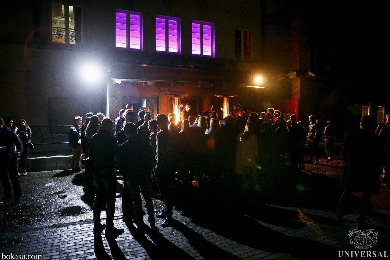 Вход в клуб